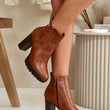 Laden Sie das Bild in den Galerie-Viewer, Stiefeletten mit Absatz Model 199084 Step in style