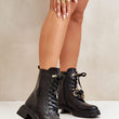 Laden Sie das Bild in den Galerie-Viewer, Boot Model 199830 Step in style
