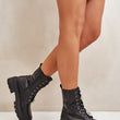 Laden Sie das Bild in den Galerie-Viewer, Boot Model 199833 Step in style