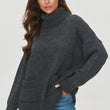 Laden Sie das Bild in den Galerie-Viewer, Rollkragenpullover Model 201796 Makadamia