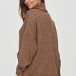 Laden Sie das Bild in den Galerie-Viewer, Rollkragenpullover Model 201797 Makadamia