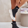 Laden Sie das Bild in den Galerie-Viewer, Sneakers Model 202229 Step in style