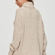 Laden Sie das Bild in den Galerie-Viewer, Rollkragenpullover Model 202969 Makadamia