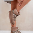 Laden Sie das Bild in den Galerie-Viewer, Schneeschuhe Model 203895 Step in style