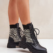 Laden Sie das Bild in den Galerie-Viewer, Boot Model 204670 Step in style