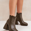 Laden Sie das Bild in den Galerie-Viewer, Stiefeletten mit Absatz Model 204677 Step in style