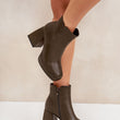 Laden Sie das Bild in den Galerie-Viewer, Stiefeletten mit Absatz Model 204677 Step in style