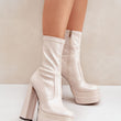 Laden Sie das Bild in den Galerie-Viewer, Stiefeletten mit Absatz Model 204681 Step in style