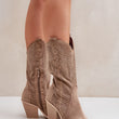 Laden Sie das Bild in den Galerie-Viewer, Stiefeletten mit Absatz Model 204751 Step in style