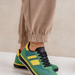 Laden Sie das Bild in den Galerie-Viewer, Sneakers model 205945 Step in style