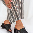 Laden Sie das Bild in den Galerie-Viewer, Pantoletten model 210783 Step in style