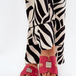 Laden Sie das Bild in den Galerie-Viewer, Pantoletten model 212893 Step in style