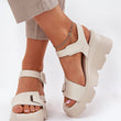 Laden Sie das Bild in den Galerie-Viewer, Keilabsatz Sandalen model 212903 Step in style