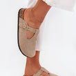Laden Sie das Bild in den Galerie-Viewer, Pantoletten model 215655 Step in style