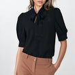 Laden Sie das Bild in den Galerie-Viewer, Bluse model 216911 Nife