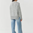 Laden Sie das Bild in den Galerie-Viewer, Pullover model 217379 Makadamia