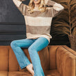 Laden Sie das Bild in den Galerie-Viewer, Pullover Model 188775 PeeKaBoo | Textil Großhandel ATA-Mode