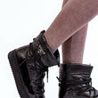 Laden Sie das Bild in den Galerie-Viewer, Schneeschuhe Model 189414 Step in style | Textil Großhandel ATA-Mode