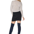Laden Sie das Bild in den Galerie-Viewer, Kurzpullover Model 135322 PeeKaBoo | Textil Großhandel ATA-Mode