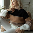 Laden Sie das Bild in den Galerie-Viewer, Pullover Model 171317 PeeKaBoo | Textil Großhandel ATA-Mode