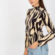 Laden Sie das Bild in den Galerie-Viewer, Bluse Model 173718 Rue Paris | Textil Großhandel ATA-Mode