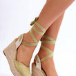 Laden Sie das Bild in den Galerie-Viewer, Keilabsatz Sandalen Model 179152 Step in style | Textil Großhandel ATA-Mode