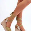 Laden Sie das Bild in den Galerie-Viewer, Keilabsatz Sandalen Model 179152 Step in style | Textil Großhandel ATA-Mode