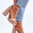 Laden Sie das Bild in den Galerie-Viewer, Sandalen mit Absatz Model 179871 Step in style | Textil Großhandel ATA-Mode