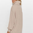 Laden Sie das Bild in den Galerie-Viewer, Rollkragenpullover Model 185214 Makadamia | Textil Großhandel ATA-Mode