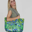 Laden Sie das Bild in den Galerie-Viewer, Stofftasche HOLIDAY »Irises« HL30
