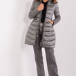 Laden Sie das Bild in den Galerie-Viewer,  Jacke model 190267 Trendy. ING 
