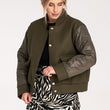 Laden Sie das Bild in den Galerie-Viewer,  Jacke model 217080 Figl 
