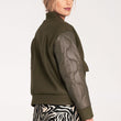 Laden Sie das Bild in den Galerie-Viewer,  Jacke model 217080 Figl 
