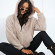 Laden Sie das Bild in den Galerie-Viewer,  Sweater model 223721 Factory Price 
