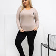 Laden Sie das Bild in den Galerie-Viewer,  Plus-Size Bluse model 223933 Relevance 
