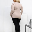 Laden Sie das Bild in den Galerie-Viewer,  Plus-Size Bluse model 223933 Relevance 
