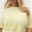 Laden Sie das Bild in den Galerie-Viewer,  Plus-Size T-shirt model 230452 Relevance 
