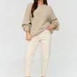 Laden Sie das Bild in den Galerie-Viewer, Pullover model 231987 Makadamia
