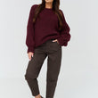 Laden Sie das Bild in den Galerie-Viewer, Pullover model 231991 Makadamia
