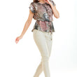 Laden Sie das Bild in den Galerie-Viewer,  Bluse model 129901 awama 

