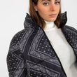 Laden Sie das Bild in den Galerie-Viewer, Jacke Model 172612 NM
