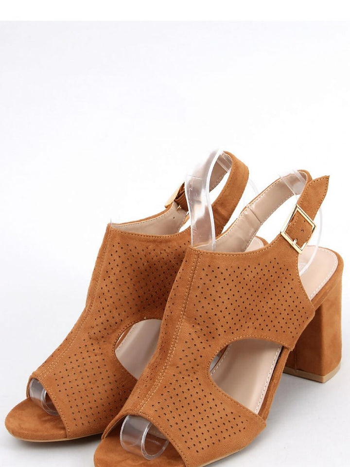 Sandalen mit Absatz Model 166906 Inello | Textil Großhandel ATA-Mode