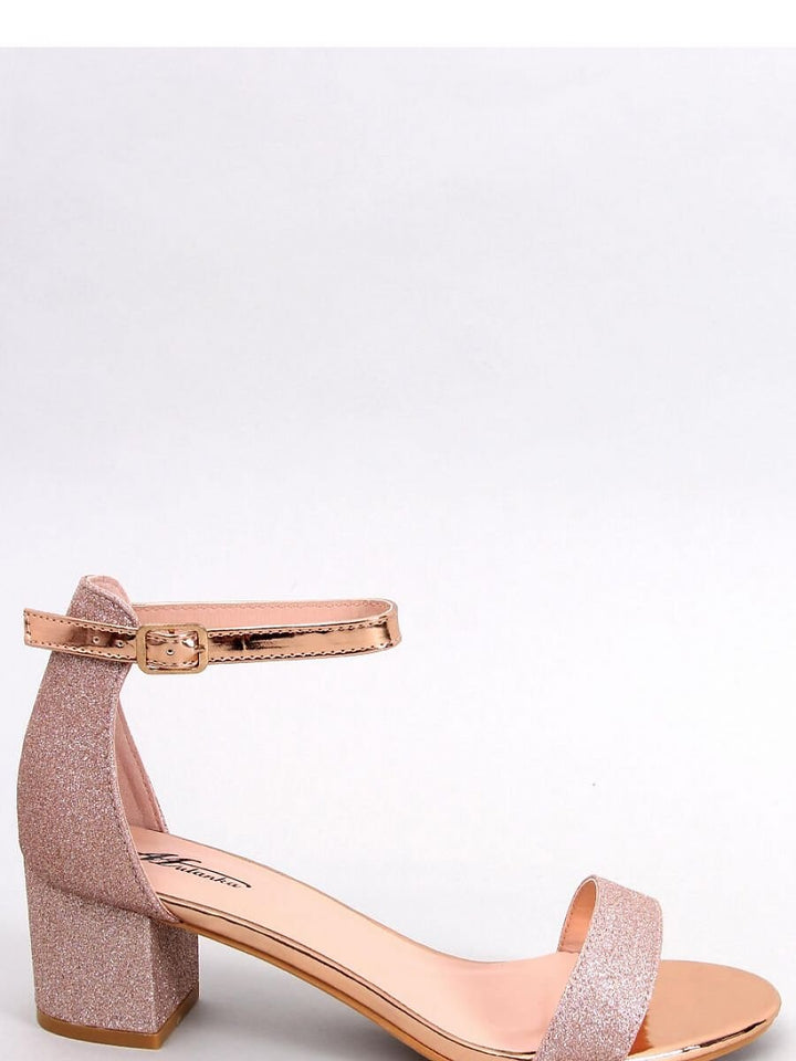 Sandalen mit Absatz Model 179897 Inello | Textil Großhandel ATA-Mode