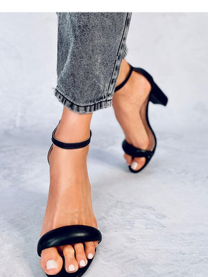Sandalen mit Absatz Model 179942 Inello | Textil Großhandel ATA-Mode