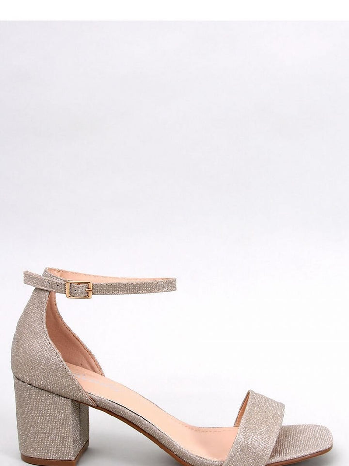 Sandalen mit Absatz Model 181953 Inello | Textil Großhandel ATA-Mode